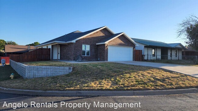 Foto del edificio - 3 br, 2 bath House - 1202 S Concho Park Dr