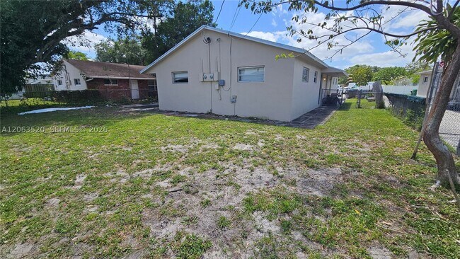 Foto del edificio - 5030 SW 26th Ave