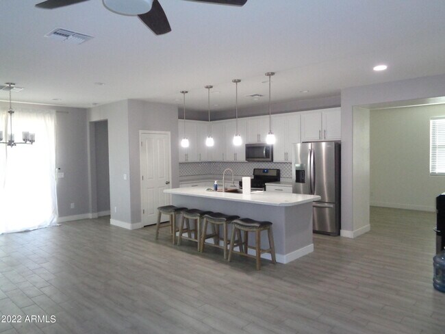 Building Photo - 40785 W Tamara Ln