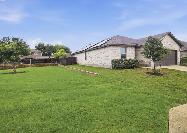 Foto del edificio - "Charming 4-Bedroom Retreat with Granite Elegance in Schertz!"