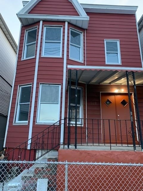 Primary Photo - 329 Claremont Ave