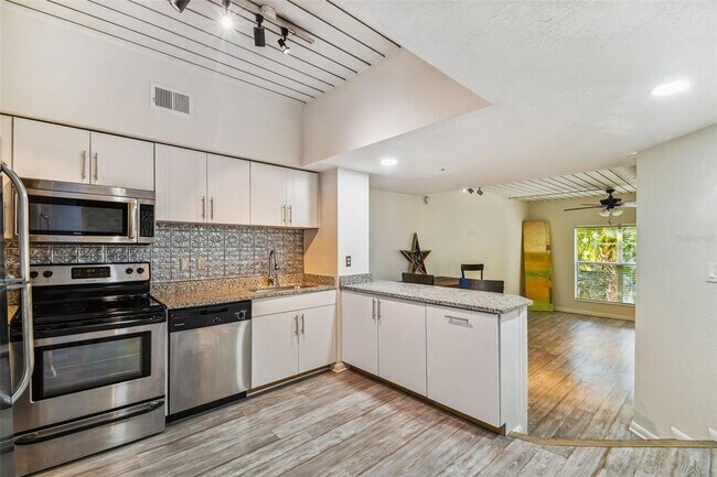 Foto del edificio - 2440 W Horatio St