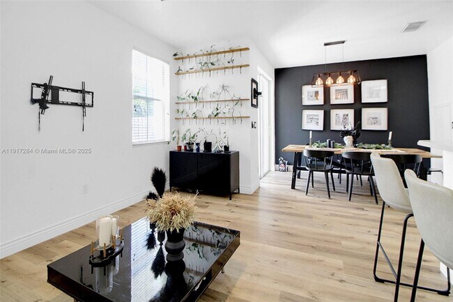 Foto del edificio - 4362 NW 114th Path