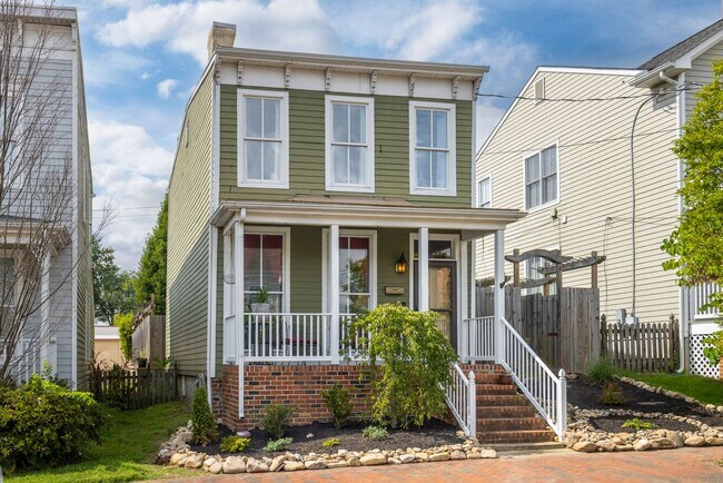 Building Photo - Beautiful 3 Bedroom Home in the Heart of C...