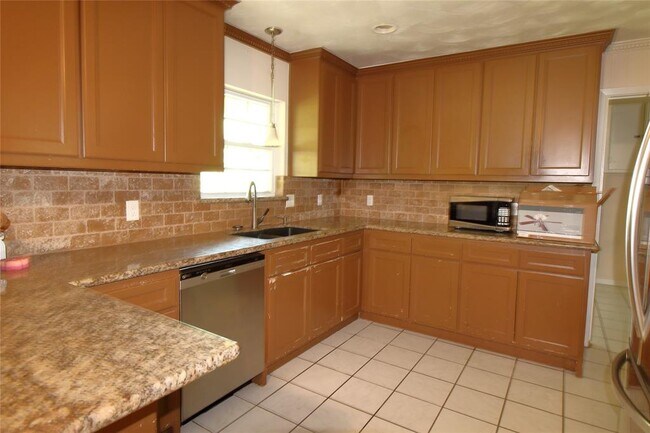 Foto del edificio - 1800 Richardson Ln
