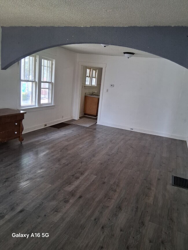 Foto del edificio - 2307 S Jefferson St