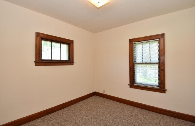 Bedroom 2 - 2614 Arlington Ave