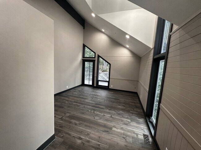 Foto del edificio - 6850 Canyon Drive Court
