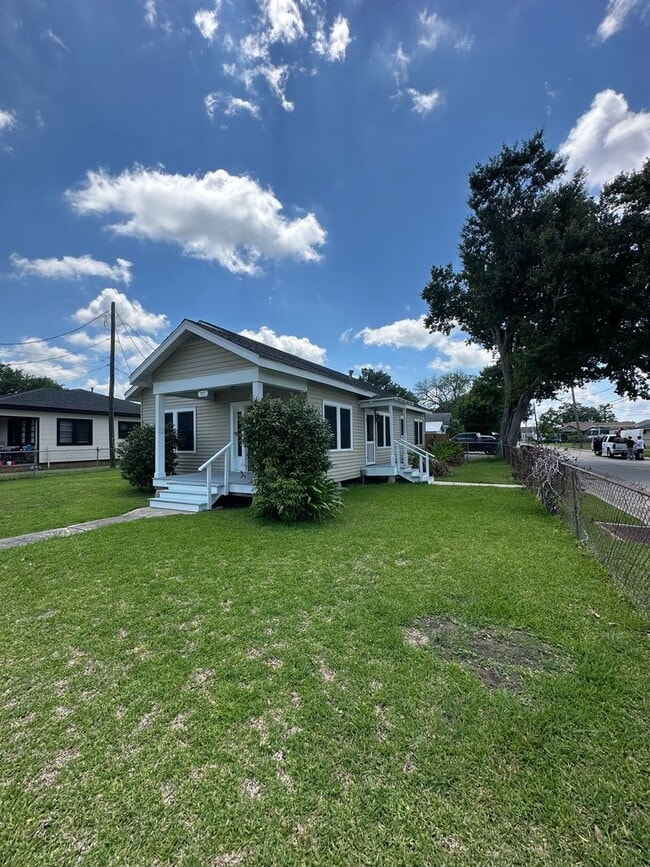 Building Photo - 711 Williams Ave