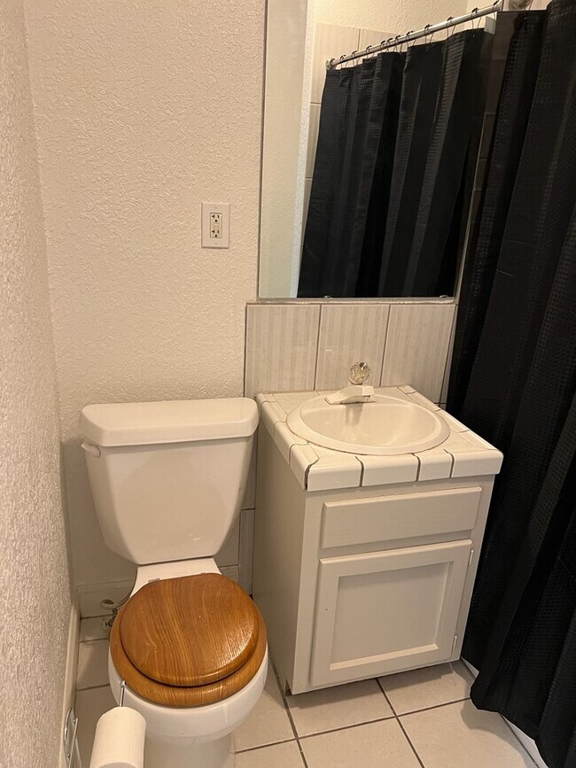 Foto del edificio - 2414 W Broadway Ave