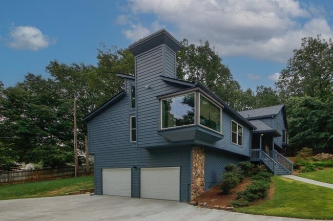 Building Photo - 930 Mountain Top Dr NE