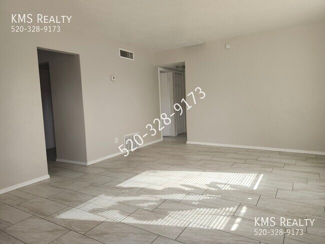 Foto del edificio - 4520 E Douglas St