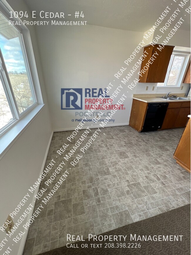 Building Photo - 1094 E Cedar-#4