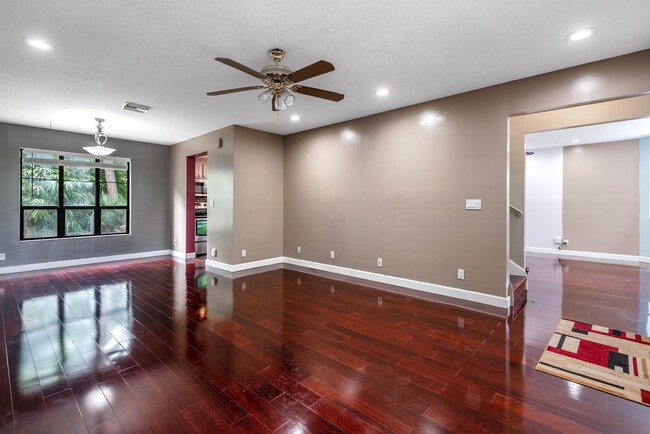 Foto del edificio - 15578 87th St N