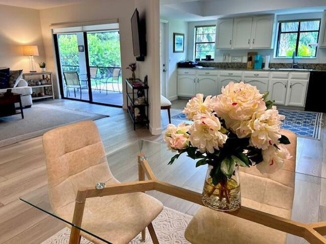 Building Photo - 230 Laurel Hollow Dr