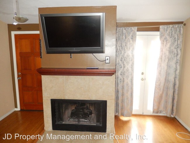 Building Photo - 1 br, 1 bath House - 3765 Boundary St #7
