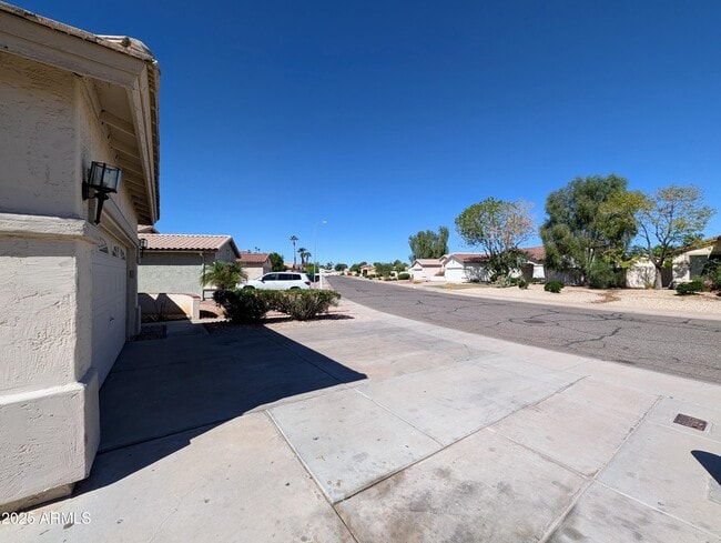 Foto del edificio - 3028 N 109th Ave