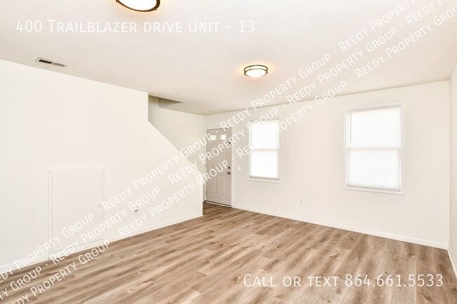 Foto del edificio - 400 Trailblazer Dr