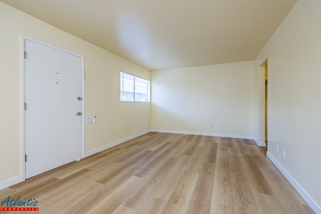 Building Photo - 555 S 10th St