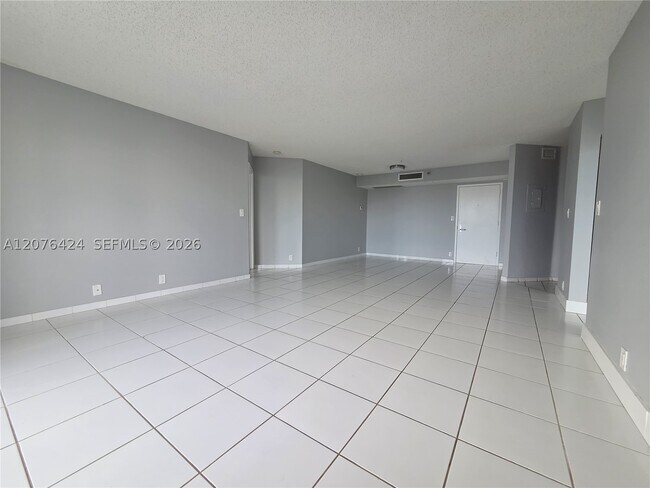 Building Photo - 3530 Mystic Pointe Dr
