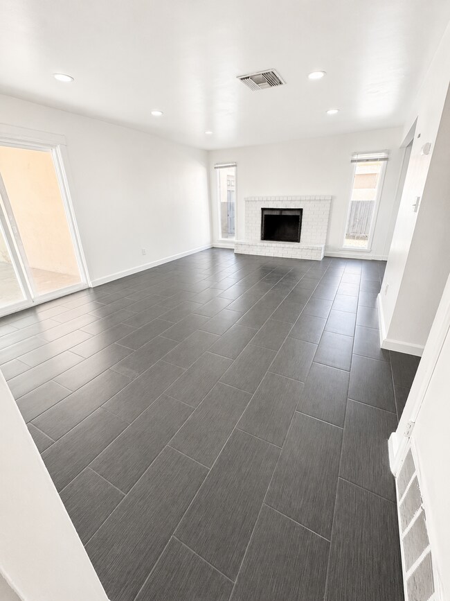 Foto del edificio - 708 White Ln