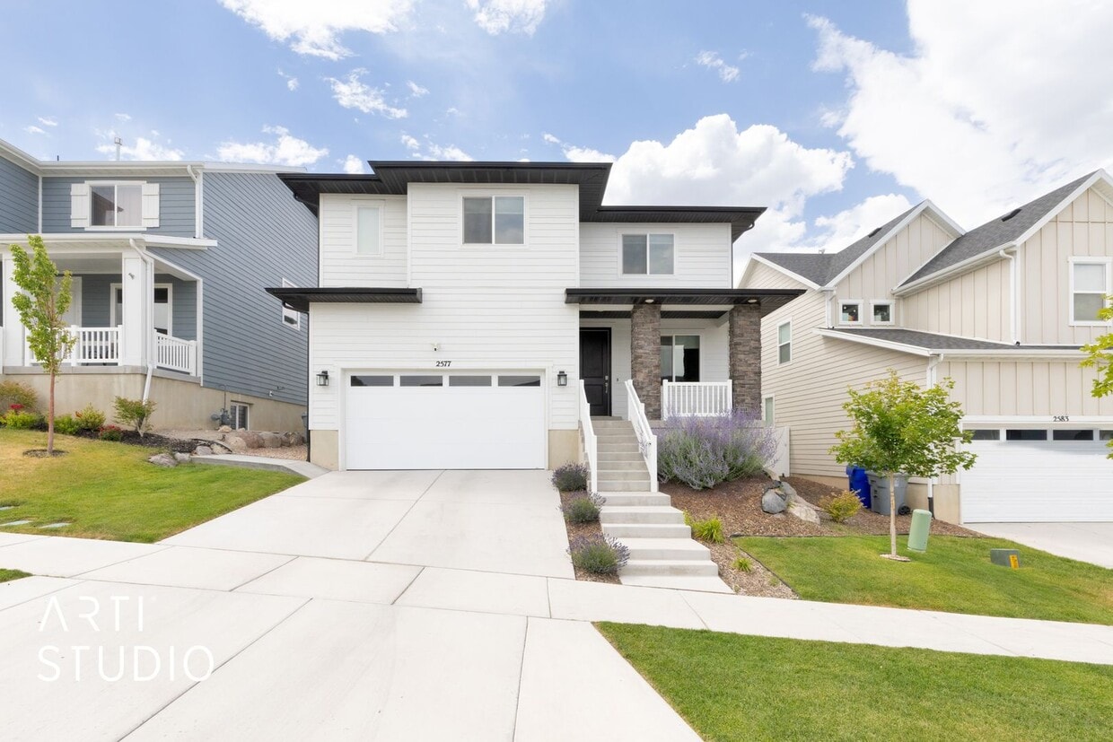 Primary Photo - 2577 N Velvet Moon Dr
