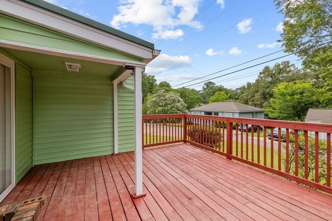 Building Photo - Charming 3 Bedroom, 1.5 Bathroom house