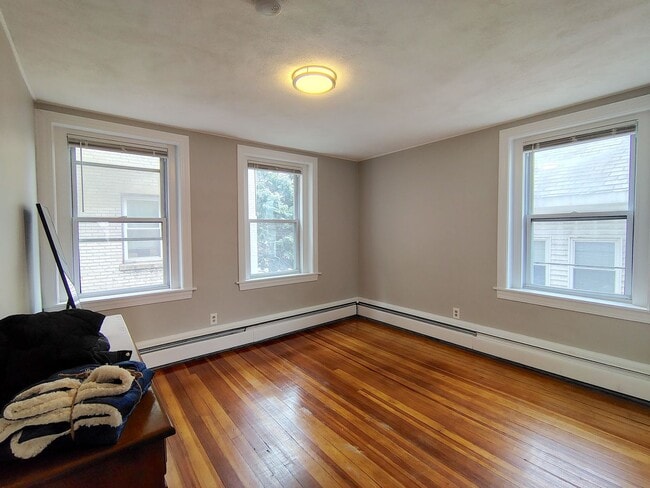 Interior Photo - 256 Washington