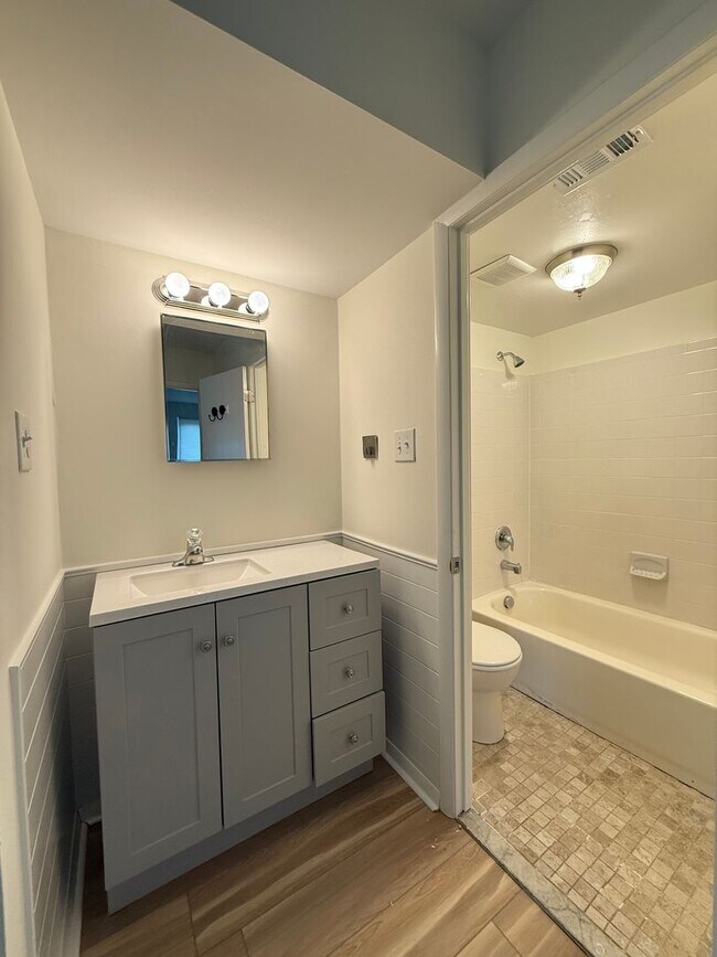 Foto del edificio - Renovated 2 Bedroom With Views