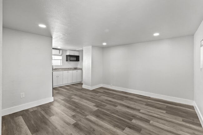 Building Photo - 618 Sudderth Dr