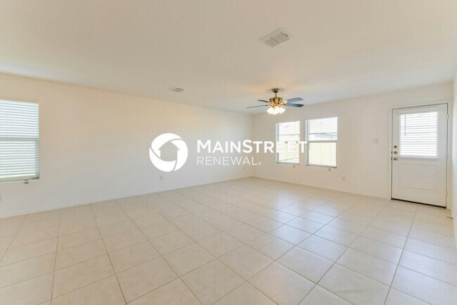 Photo - 3 Bedroom Pet-Friendly Home in Fort Worth, TX with Main Street Renewal