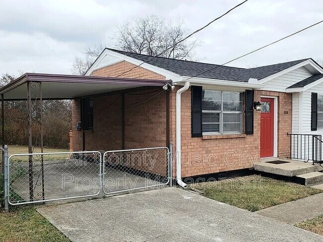 Foto del edificio - "Charming 3-Bedroom Retreat in Nashville – Cozy Living with 1,061 Sq Ft of Comfort!"