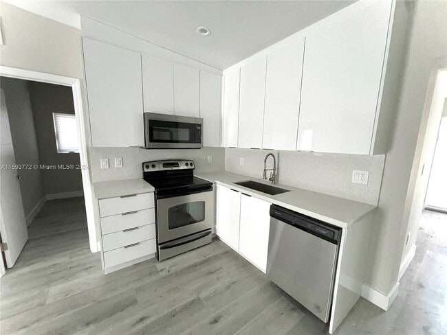 Building Photo - 12750 W Golf Dr