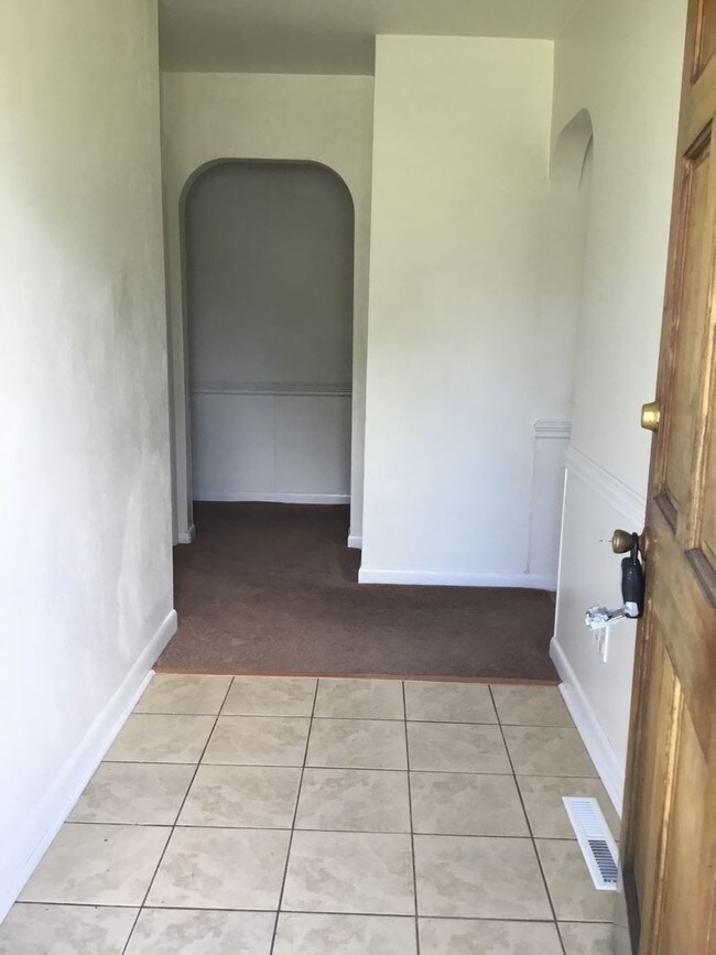 Building Photo - 4 br, 1 bath House - 520 Kellam Rd