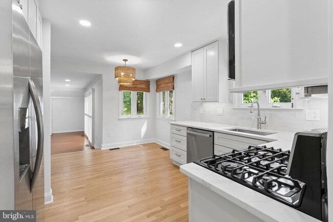 Building Photo - 306 Candlewood Ln