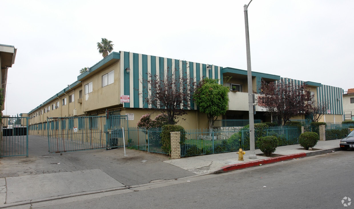 Primary Photo - 8609 Willis Ave
