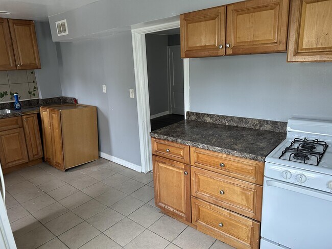 Building Photo - 5025 Chalgrove Ave