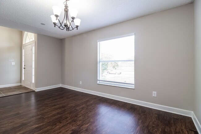 Foto del edificio - 297 Bent Oak Ct