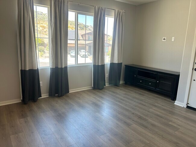 Foto del edificio - 29836 Vista Ridge Rd