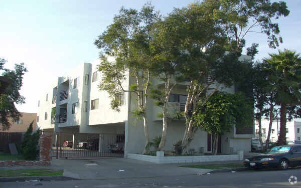 Building Photo - 1165 Locust Ave