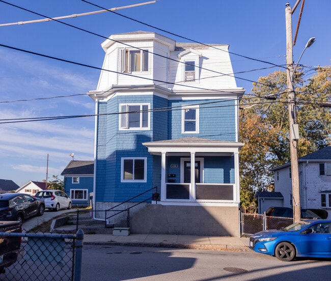 Building Photo - 400 Snell St