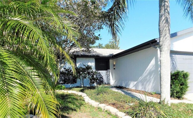 Building Photo - 552 Hammock Dr