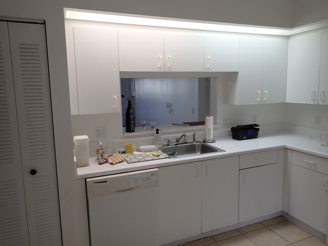 GREAT KITCHEN - 1601 SW 128th Ter