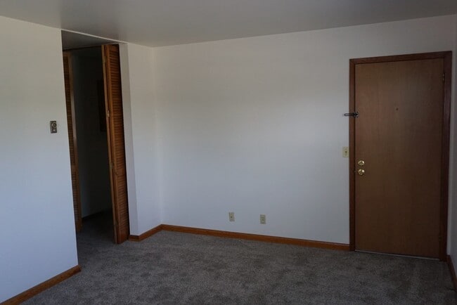 Building Photo - 2 Bedroom / 1 Bath Apt. Kingsport, TN
