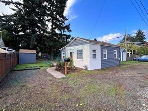 Building Photo - 3114 N Holland St