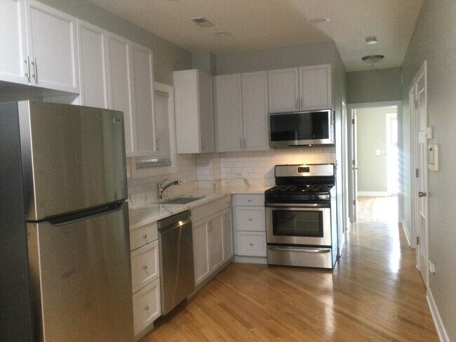 Kitchen - 1714 N Ashland Ave