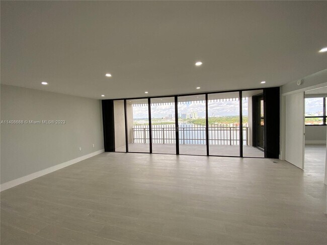 Foto del edificio - 1 Grove Isle Dr