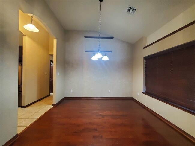 Building Photo - 2802 NE Scottsdale Cir