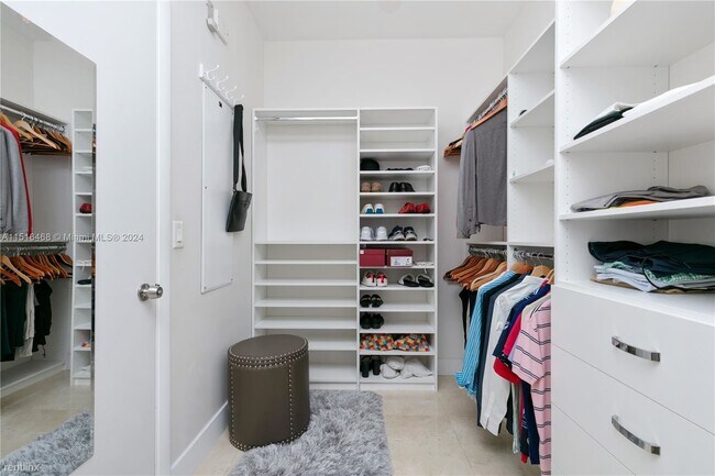 Foto del edificio - 3 br, 3.5 bath Condo - 17121 Collins Ave A...