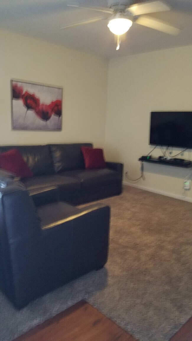 Foto del edificio - 3816 Sonny Ln